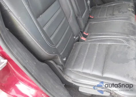 2019 Ford Escape Titanium z USA, uszkodzony, nr VIN 1FMCU9J93KUB66748